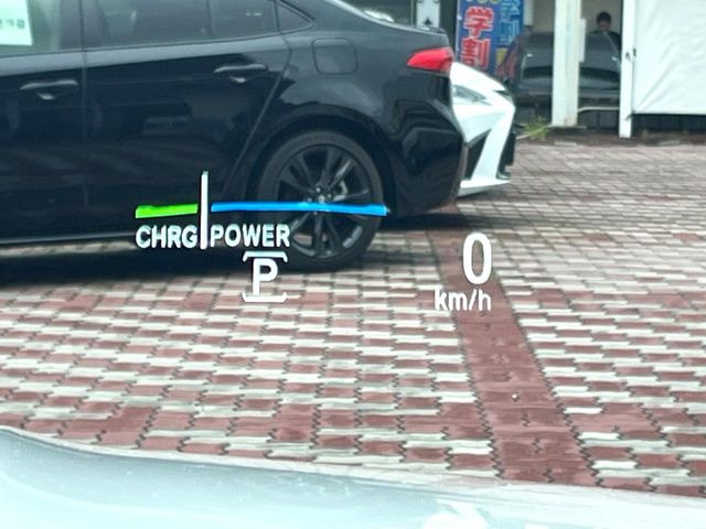 �y�J���[�w�b�h�A�b�v�f�B�X�v���C�z���݂̑��x�⑖�s�����f�W�^���\���ŉ^�]�ȑO���̃K���X�ɓ��e!�J���[�t���Ŏ��F���������A�^�]���ڐ������炳���K�v�ȏ����m�F�ł���̂łƂ��Ă��֗��ň��S!