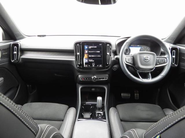XC40B4 AWD Rデザイン 4WD