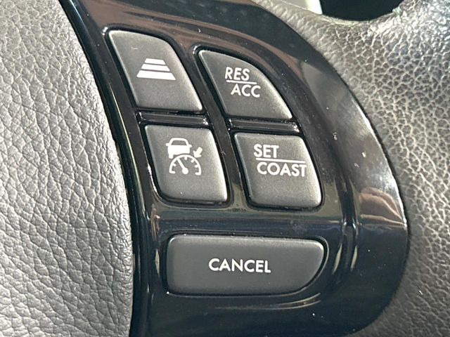 【全車速追従機能付クルーズコントロール】高速道路での長距離走行が楽に!!自動で速度を保つクルーズコントロールが、衝突軽減システムと連携し、前方の車両を感知して車間を保つように速度調節してくれます!!