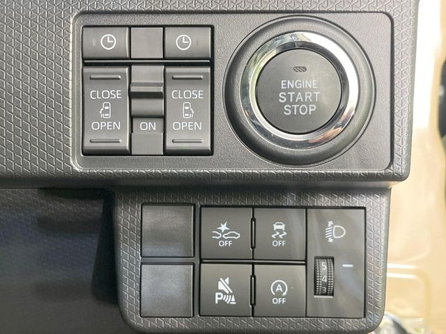 【両側パワースライドドア】スマートキーや運転席のスイッチで後席両側スライドドアの開閉が可能♪電動だから力を入れてドアを開ける必要が無く、小さなお子様でも簡単に開け閉めでき快適です♪