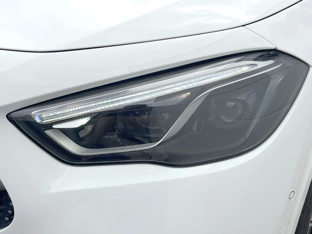 ●LEDヘッドライト:夜間走行時も良好な視界を確保し安心して運転できる高輝度LEDヘッドライトを装備!点灯速度が早く、消費電力も抑えられています。