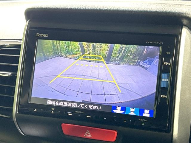 【バックカメラ】駐車時に後方がリアルタイム映像で確認できます。大型商業施設や立体駐車場での駐車時や、夜間のバック時に大活躍!運転スキルに関わらず、今や必須となった装備のひとつです!