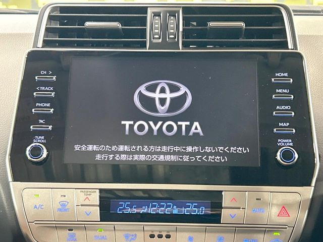 【メーカー純正ナビ】インテリアに溶け込むスタイリッシュな「専用設計」メーカーナビを装備♪視認性や操作性など基本性能にも優れ、より上質なカーライフをお楽しみいただけます。
