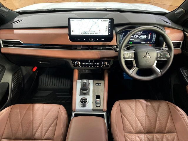アウトランダーPHEV 2.4 P エグゼクティブ パッケージ 4WD