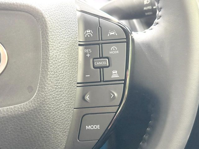 【レーダークルーズコントロール】高速道路での長距離走行が楽に!!自動で速度を保つクルーズコントロールが、衝突軽減システムと連携し、前方の車両を感知して車間を保つように速度調節してくれます!!