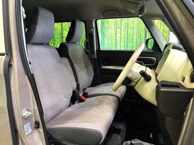 運転席シート廻りは使用感も少なく、良好な状態となっています。丁寧に使われていたことがよくわかりますね。