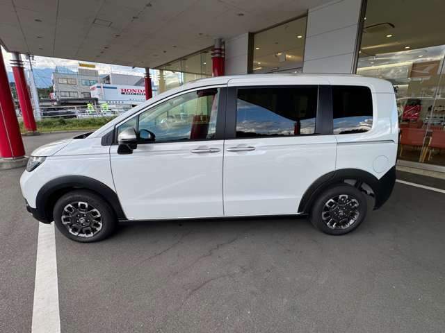フリード1.5 e:HEV クロスター 4WD