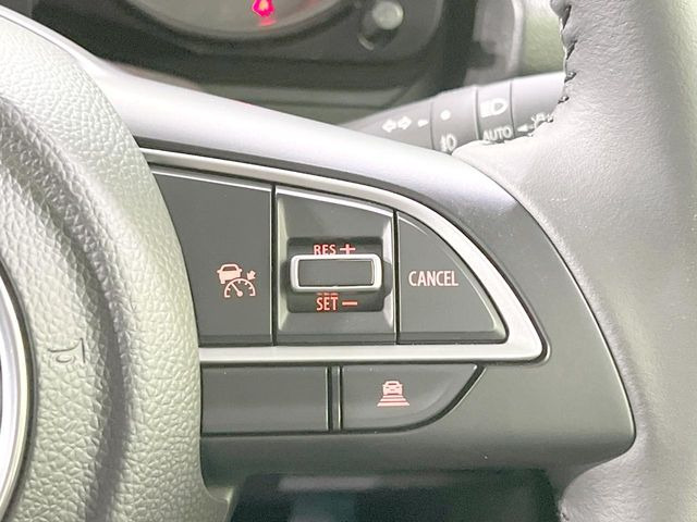 【アダプティブクルーズコントロール】高速道路での長距離走行が楽に!!自動で速度を保つクルーズコントロールが、衝突軽減システムと連携し、前方の車両を感知して車間を保つように速度調節してくれます!!