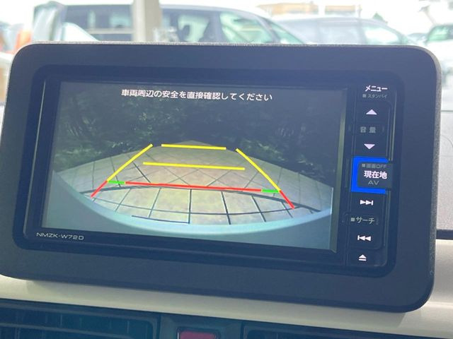 【バックカメラ】駐車時に後方がリアルタイム映像で確認できます。大型商業施設や立体駐車場での駐車時や、夜間のバック時に大活躍!運転スキルに関わらず、今や必須となった装備のひとつです!