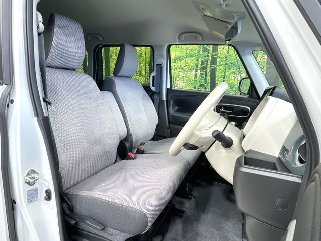 運転席シート廻りは使用感も少なく、良好な状態となっています。丁寧に使われていたことがよくわかりますね。