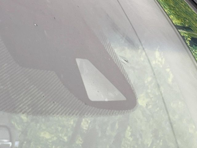 【ホンダセンシング】走行中に前方の車両等を認識し、衝突しそうな時は警報とブレーキで衝突回避と被害軽減をアシスト。より安全にドライブをお楽しみいただけます。