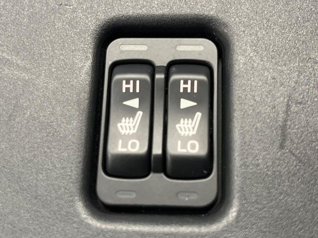 【シートヒーター】寒い日に重宝するシートヒーター!エアコンより早く温まってくれるので寒がりの人も安心ですね♪エアコンの温風は乾燥するから苦手、という方にもをおすすめです。