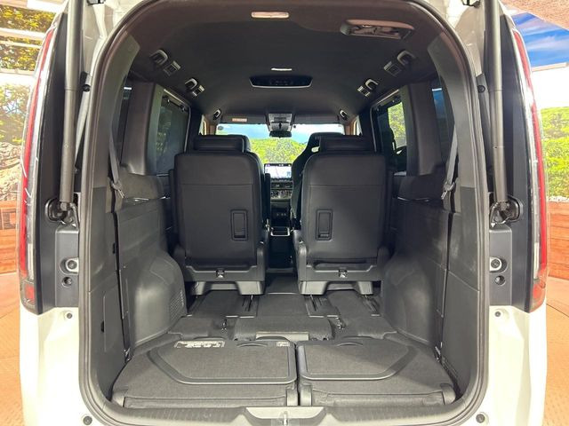 普段のお買い物や通勤、送迎等に十分な荷室スペースを確保しております。セカンドシートを倒すと、大きな荷物の積載も可能です♪
