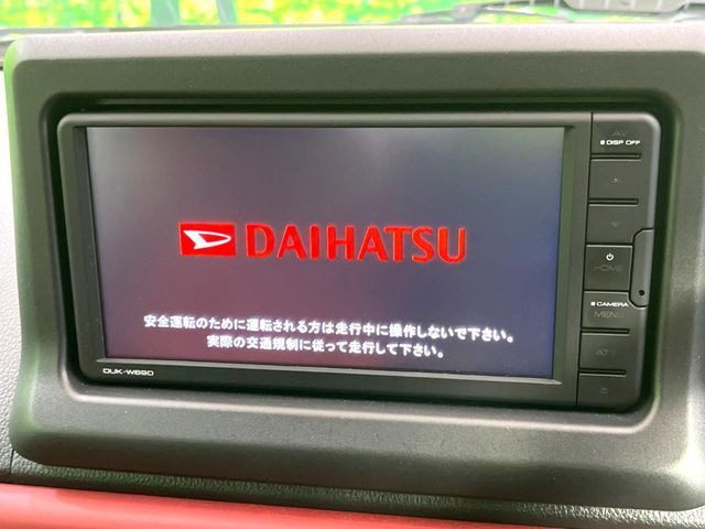 【純正ナビ】人気の純正ナビを装備しております。ナビの使いやすさはもちろん、オーディオ機能も充実!キャンプや旅行はもちろん、通勤や買い物など普段のドライブも楽しくなるはず♪
