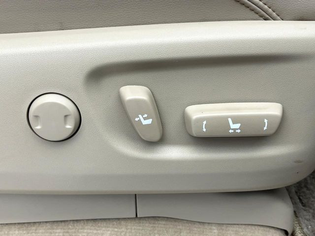 【パワーシート】スイッチ一つで簡単にシートの微調整が可能!電動だから力もいりません!快適なシートポジションにセットして、快適なドライブをお楽しみください。
