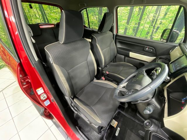 運転席シート廻りは使用感も少なく、良好な状態となっています。丁寧に使われていたことがよくわかりますね。