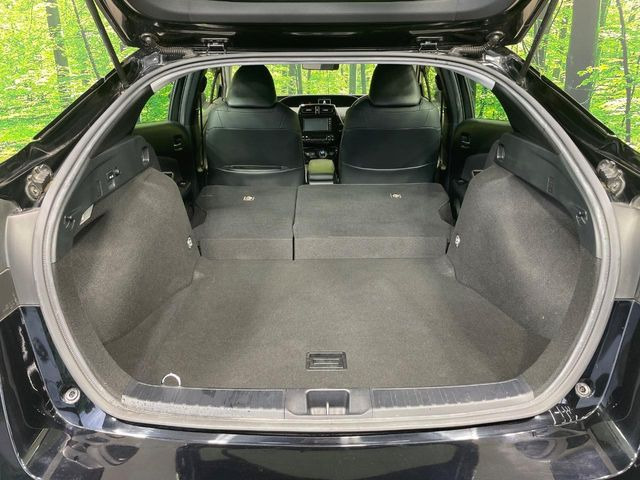 後席を格納すると、これだけの広さが!シーンに合わせたシートアレンジで、大きな荷物も積むことが出来ます♪