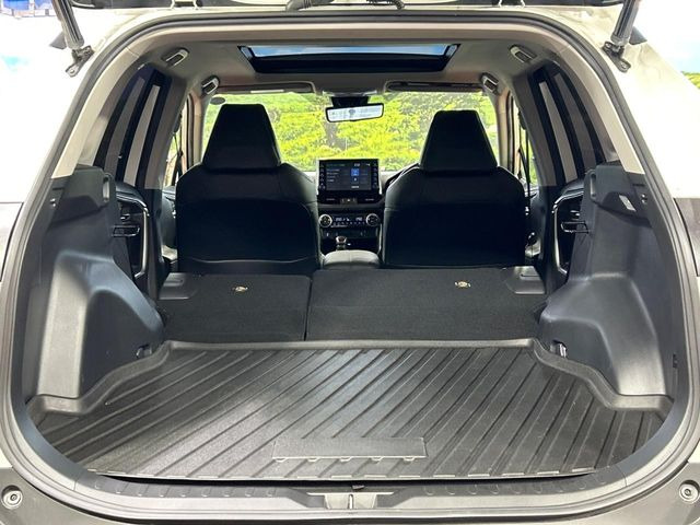 普段のお買い物や通勤、送迎等に十分な荷室スペースを確保しております。セカンドシートを倒すと、大きな荷物の積載も可能です♪
