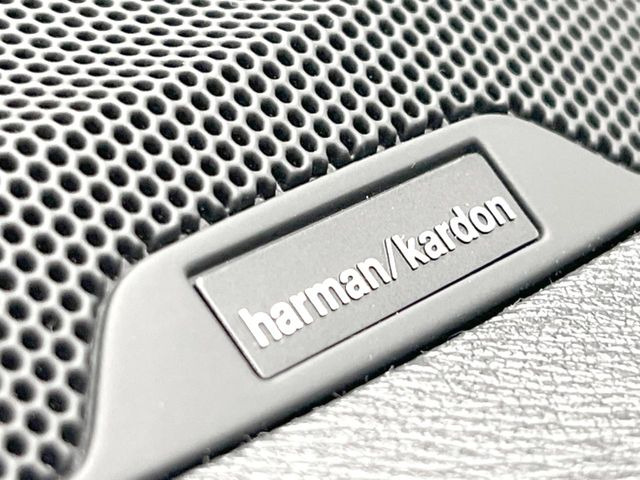 ��harman/kardon�T�E���h�V�X�e��:�I�[�f�B�I��僁�[�J�[����|����v���~�A���X�s�[�J�[�𑕔��B�����̃X�s�[�J�[����A���̗������܂ŕ����鍂�i���ȉ��y�����y���݂��������܂��B