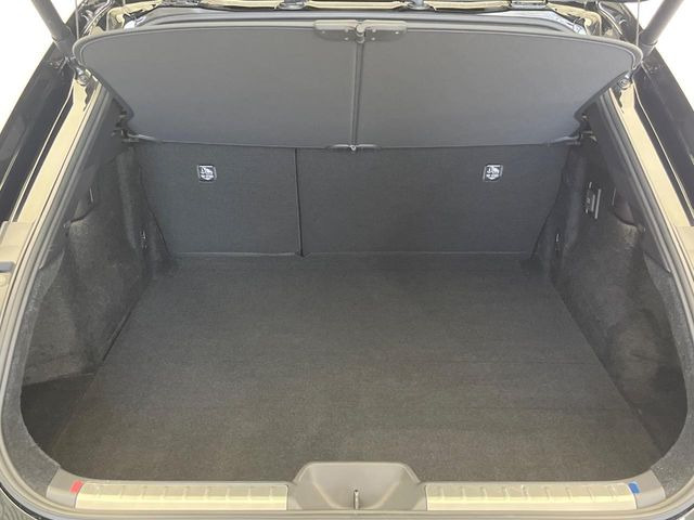 【パワーバックドア】スマートキーや運転席のボタンを押すだけでリアゲートが自動で開閉します!荷物を持っている時や、高い位置にあるバックドアを閉める際に便利な機能です♪