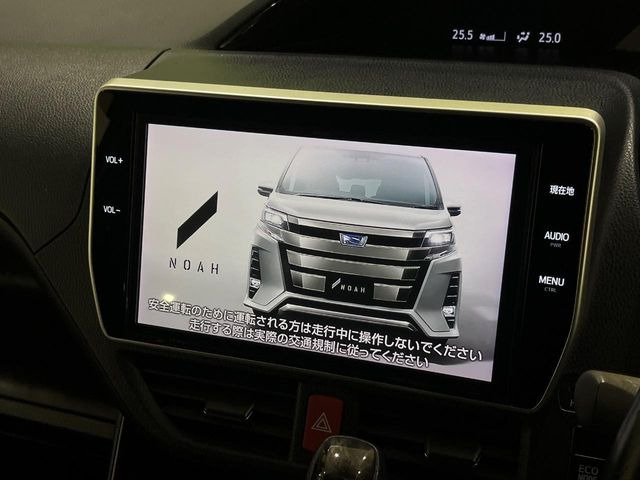 【純正ナビ】人気の純正ナビを装備。オーディオ機能も充実しており、Bluetooth接続すればお持ちのスマホやMP3プレイヤーの音楽を再生可能!毎日の運転がさらに楽しくなります!!