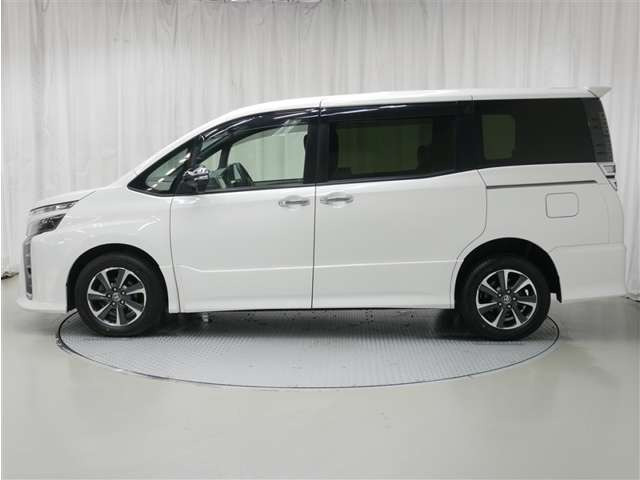 ヴォクシー2.0 ZS 煌III 4WD