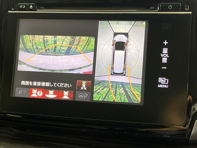 【マルチビューカメラシステム】専用のカメラにより、上から見下ろしたような視点で360度クルマの周囲を確認することができます☆死角部分も確認しやすく、狭い場所での切り返しや駐車もスムーズに行えます。