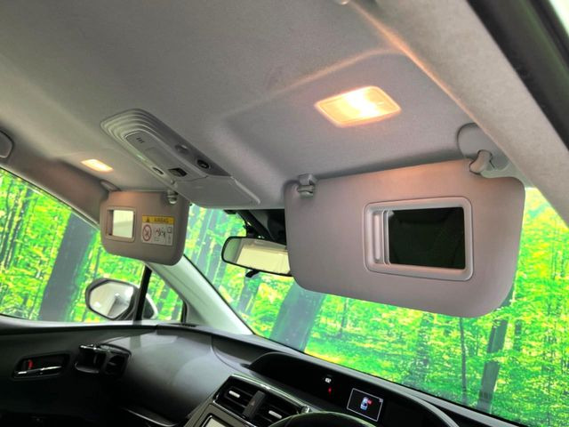 【バニティミラー】サンバイザー裏に設置されたミラーで身だしなみチェック!ちょっとしたメイク直しにも活躍します♪
