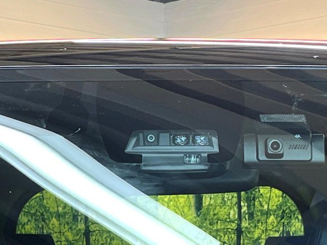 【トヨタセーフティセンス】走行中に前方の車両等を認識し、衝突しそうな時は警報とブレーキで衝突回避と被害軽減をアシスト。より安全にドライブをお楽しみいただけます。