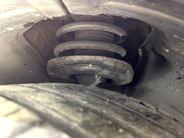 お車を安心してお乗りいただく為には、足回りの定期点検が欠かせません。サービスサポート(有償保証)では無料点検もご提供しており、安心のカーライフをお過ごしいただけるサポート体制が整っています。