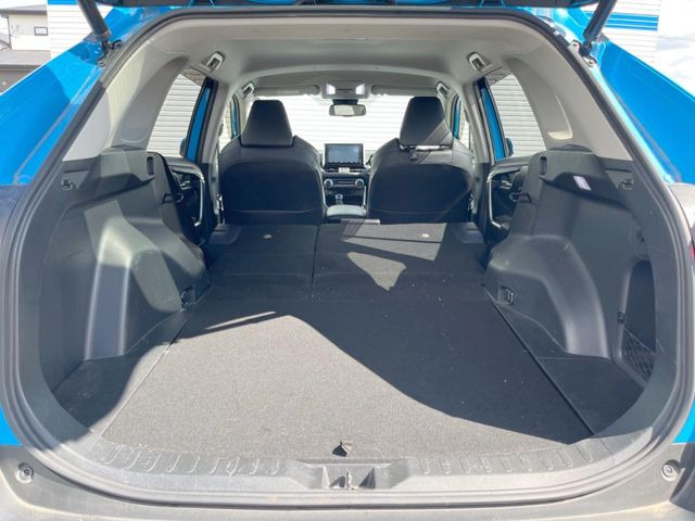 普段のお買い物や通勤、送迎等に十分な荷室スペースを確保しております。セカンドシートを倒すと、大きな荷物の積載も可能です♪
