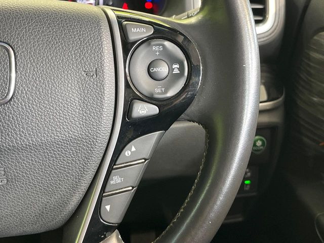 【アダプティブクルーズコントロール】高速道路での長距離走行が楽に!!自動で速度を保つクルーズコントロールが、衝突軽減システムと連携し、前方の車両を感知して車間を保つように速度調節してくれます!!