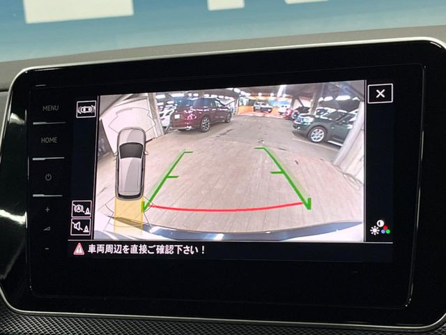 ●パノラミックビューモニター:専用のカメラにより、上から見下ろしたような視点で360度クルマの周囲を確認することができます☆死角部分も確認しやすく、狭い場所での切り返しや駐車もスムーズに行えます。