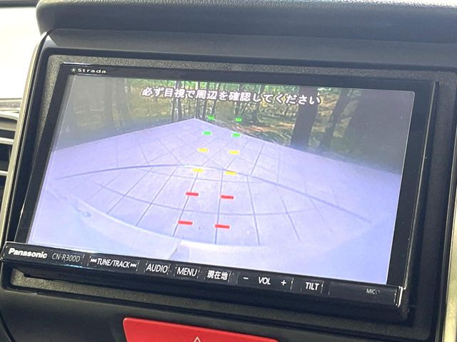 【バックカメラ】駐車時に後方がリアルタイム映像で確認できます。大型商業施設や立体駐車場での駐車時や、夜間のバック時に大活躍!運転スキルに関わらず、今や必須となった装備のひとつです!