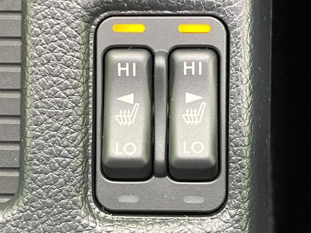 【シートヒーター】寒い日に重宝するシートヒーター!エアコンより早く温まってくれるので寒がりの人も安心ですね♪エアコンの温風は乾燥するから苦手、という方にもをおすすめです。