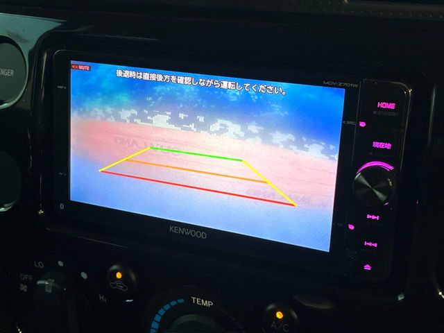 【バックカメラ】駐車時に後方がリアルタイム映像で確認できます。大型商業施設や立体駐車場での駐車時や、夜間のバック時に大活躍!運転スキルに関わらず、今や必須となった装備のひとつです!