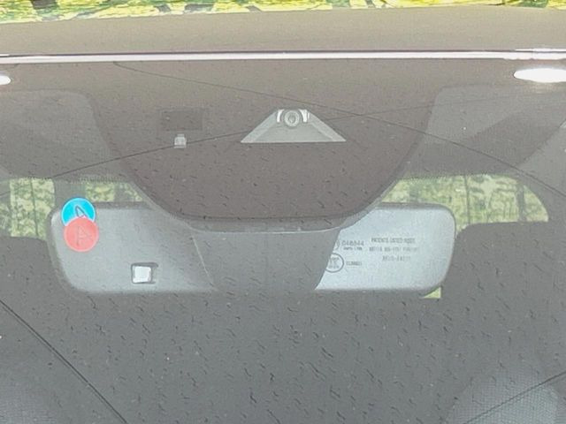 【スマートブレーキサポート】走行中に前方の車両等を認識し、衝突しそうな時は警報とブレーキで衝突回避と被害軽減をアシスト。より安全にドライブをお楽しみいただけます。