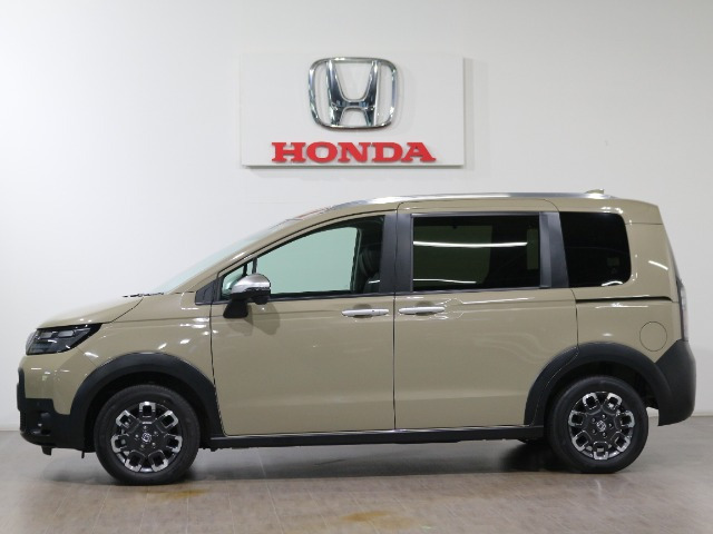 フリード1.5 e:HEV クロスター 4WD