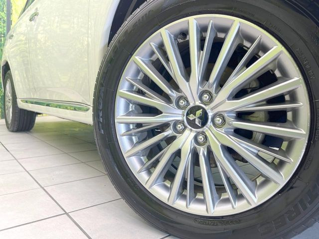 �y����18�C���`�A���~�z�C�[���z�O�ςɃ}�b�`���������A���~�z�C�[���𑕒����Ă���܂��B�e��ЊO�A���~�z�C�[����A�X�^�b�h���X�^�C�����戵�����Ă���܂��B���񂲑��k����������