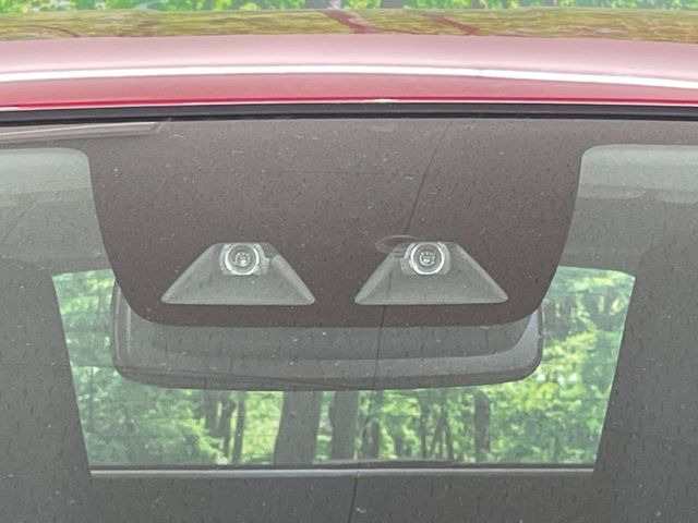 【スマートアシスト】走行中に前方の車両等を認識し、衝突しそうな時は警報とブレーキで衝突回避と被害軽減をアシスト。より安全にドライブをお楽しみいただけます。