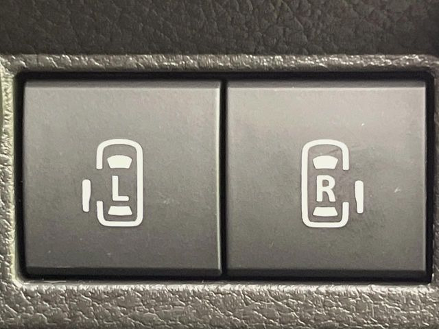 【両側パワースライドドア】スマートキーや運転席のスイッチで後席両側スライドドアの開閉が可能♪電動だから力を入れてドアを開ける必要が無く、小さなお子様でも簡単に開け閉めでき快適です♪