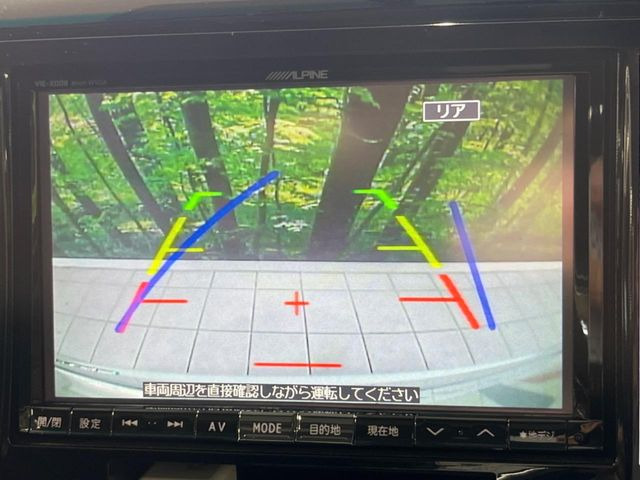 【バックカメラ】駐車時に後方がリアルタイム映像で確認できます。大型商業施設や立体駐車場での駐車時や、夜間のバック時に大活躍!運転スキルに関わらず、今や必須となった装備のひとつです!