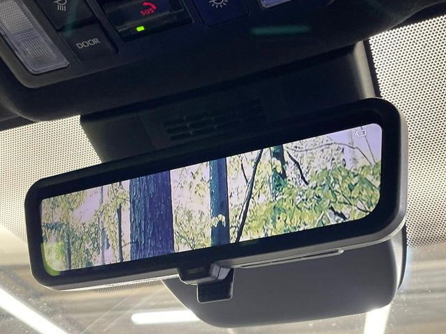 【デジタルインナーミラー】後席の大きな荷物や同乗者で後方が確認しづらい時でも安心!カメラが撮影した車両後方の映像をルームミラー内に表示。クリアな視界で状況の確認が可能です!