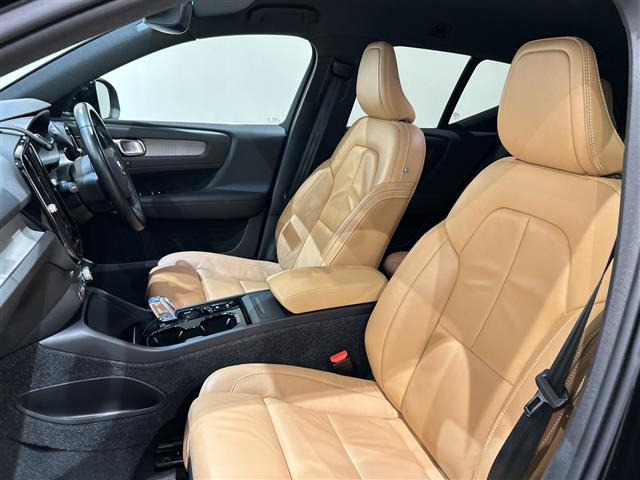 XC40B4 AWD インスクリプション 4WD