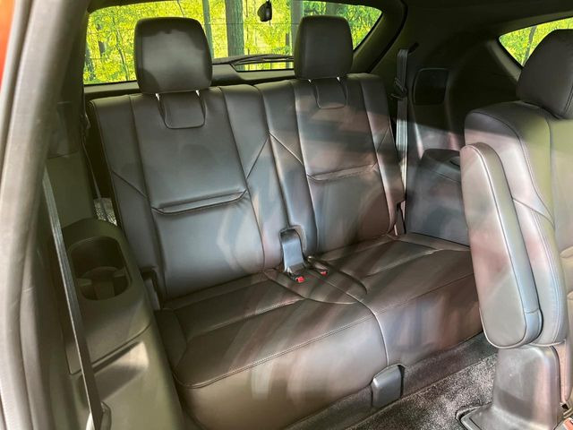 3列目シートはもちろん状態良好☆大人でもゆったりと座って頂けますので、大人数でのお出かけもラクラクです♪ご家族で、気の知れた仲間で、ドライブに行くのが楽しみですね♪