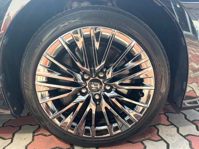 �y����18�C���`�A���~�z�C�[���z�O�ςɃ}�b�`���������A���~�z�C�[���𑕒����Ă���܂��B�e��ЊO�A���~�z�C�[����A�X�^�b�h���X�^�C�����戵�����Ă���܂��B���񂲑��k����������