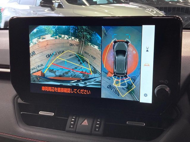 【パノラミックビューモニター】専用のカメラにより、上から見下ろしたような視点で360度クルマの周囲を確認することができます☆死角部分も確認しやすく、狭い場所での切り返しや駐車もスムーズに行えます。