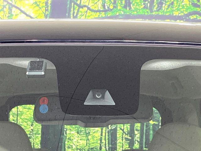 【インテリジェントエマージェンシーブレーキ】フロントカメラで前方の車両や歩行者を検知。衝突しそうな時は衝突被害軽減ブレーキが作動、衝突回避をサポート。より安全にドライブをお楽しみいただけます。