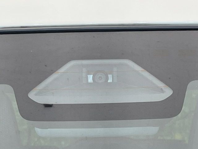 【スズキ セーフティサポート】走行中に前方の車両等を認識し、衝突しそうな時は警報とブレーキで衝突回避と被害軽減をアシスト。より安全にドライブをお楽しみいただけます。