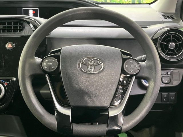 インテリアに合わせたデザインのステアリングは、運転される方のことも考え、運転しやすい形状、大きさです。是非一度、実際に触ってお確かめください。